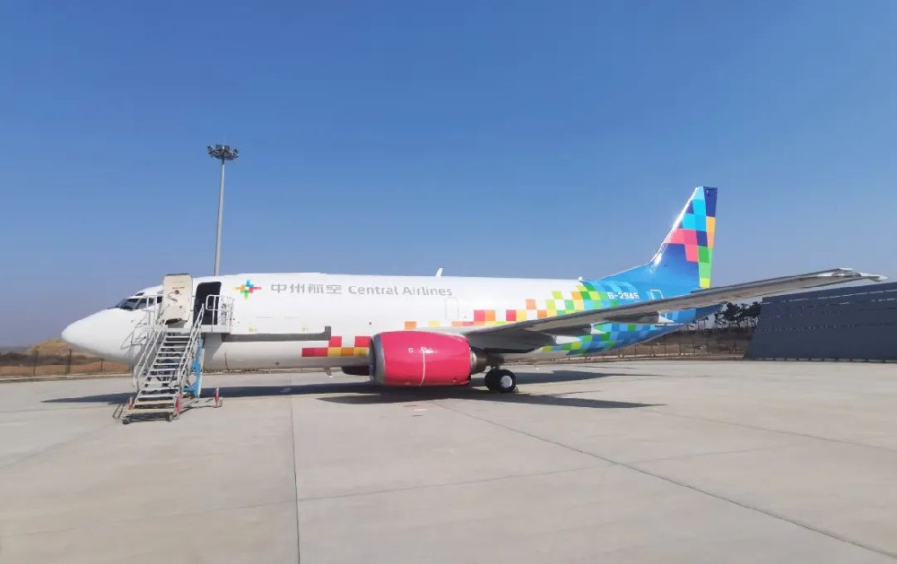 日照山太圓滿完成中州航空三架B737CL型貨機噴涂工作
